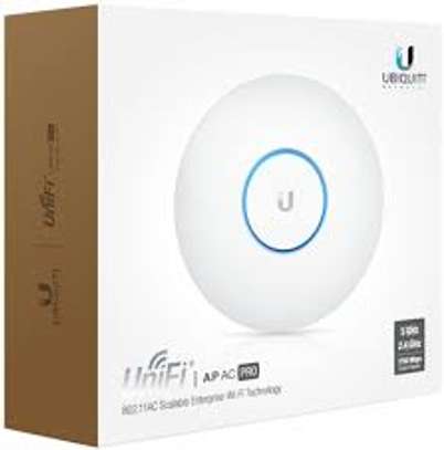 UBIQUITI UNIFI DUAL BAND UAP-AC-PRO with adaptor image 1