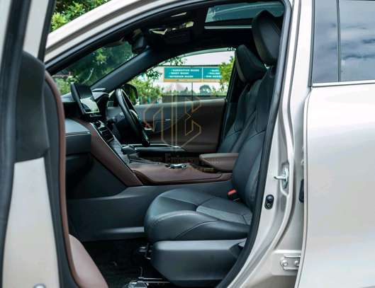 2020 Toyota harrier image 6