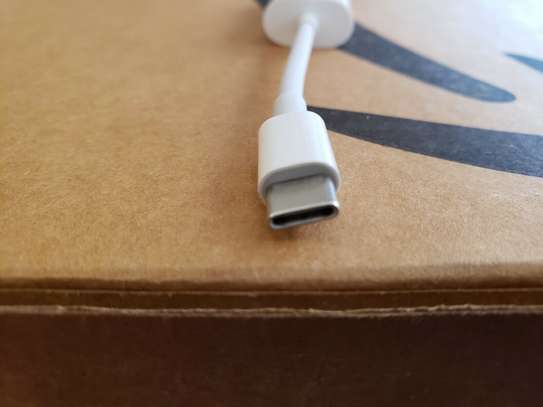 Apple USB-C 3 to Thunderbolt 2 Adapter image 2