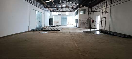 4,000 ft² Warehouse with Service Charge Included in Ruaraka image 9