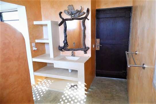 10 Bed House with En Suite in Diani image 8