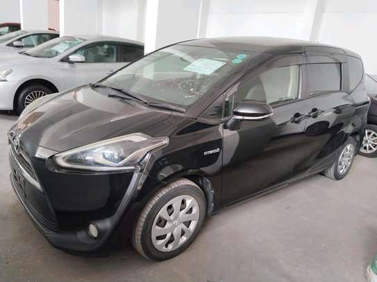 Toyota Sienta hybrid black colour on sale image 3