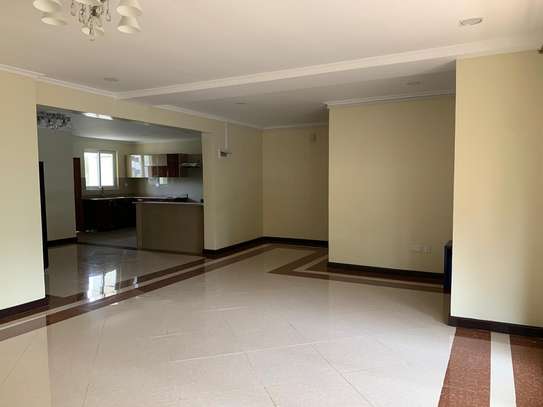 3 bedroom apartment all ensuite kilimani with Dsq image 4