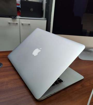 Macbook Air 13 Core i5 2015 image 3