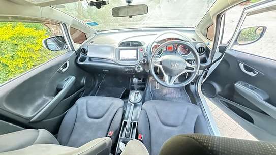 Honda Fit white KDC image 4