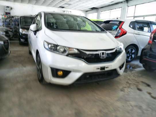 Honda fit hybrid Car image 6