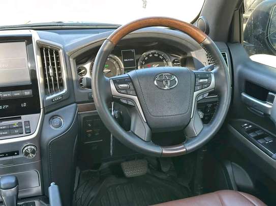Toyota Land Cruiser Zx V8 Bar 2019 image 5