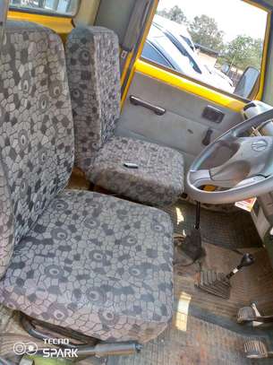 Mahindra pick up image 2