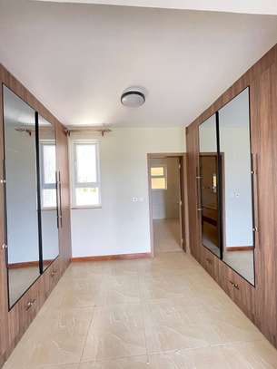 3 Bed Apartment with En Suite in Kilimani image 16