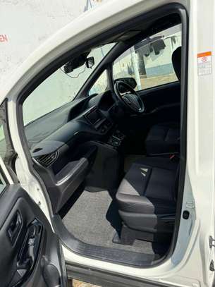 White Minivan with Modern Grille & Roomy Interior  2019 image 6