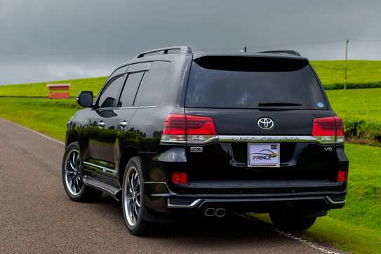 Toyota Landcruiser V8 for hire in kenya image 4