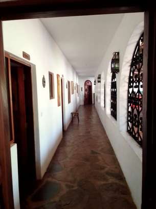 6 Bedroom Villa  For Sale In Casuarina Road, Malindi image 5