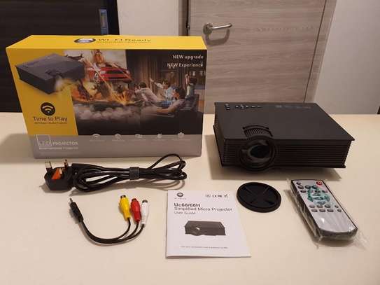 Unic Mini Projector With 1800 Lumens image 4