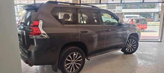 Toyota land Cruiser Prado TZ-G Grey 2018 image 6