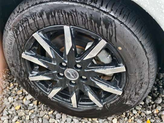 Toyota. Sienta hybrid white image 6