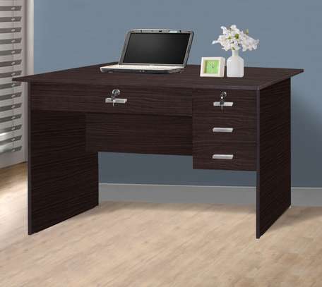 Modern Wooden 1.4m Lockable Computer Office Desk image 5