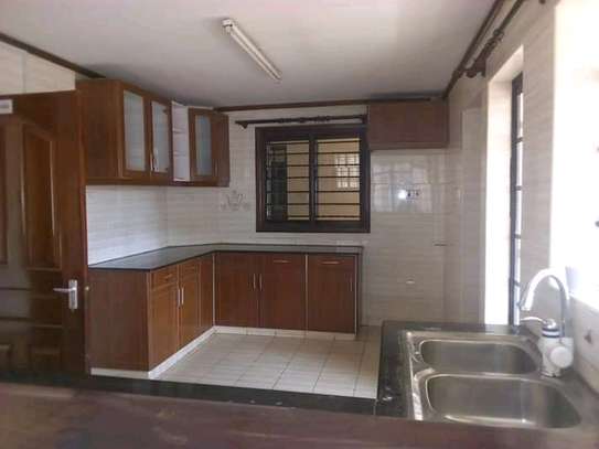 Executive 2  bedroom house  for rent in DONHOLM image 4