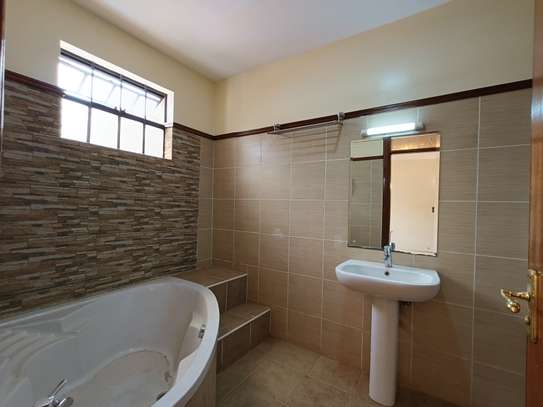 4 Bed Apartment with Borehole at Rhapta Rd image 13