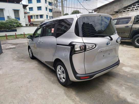 TOYOTA SIENTA 1500CC HYBRID 2018 MODEL. image 5