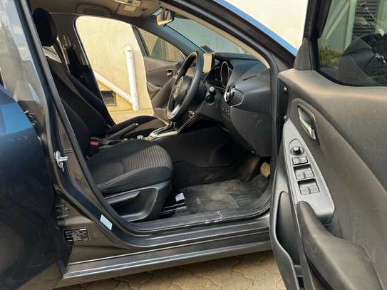 MAZDA DEMIO image 9