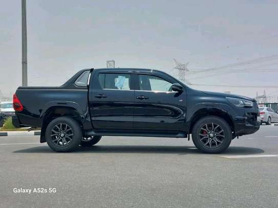 Toyota Hilux double cabin black 2019 diesel image 5