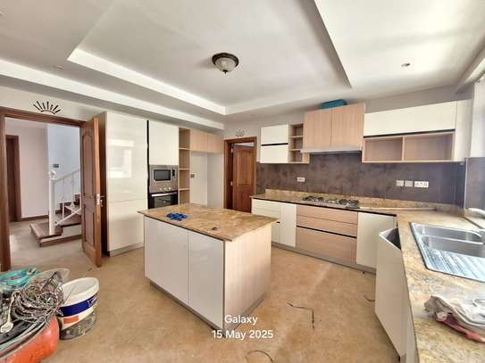 4 Bed Apartment with En Suite at Riverside Drive image 15