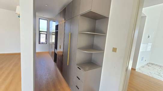 5 Bed House with En Suite in Lavington image 12