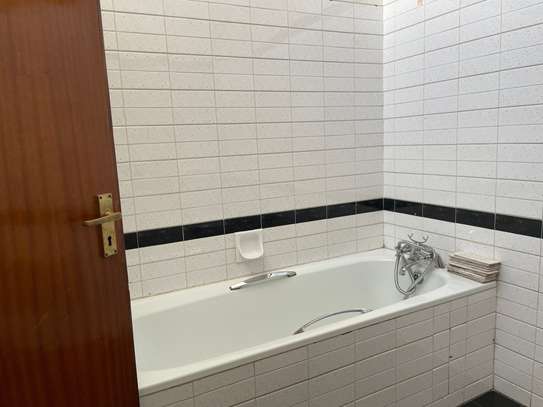 4 Bed Townhouse with En Suite at Msanaka Road image 13