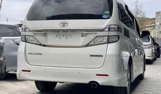 TOYOTA VELLFIRE image 2