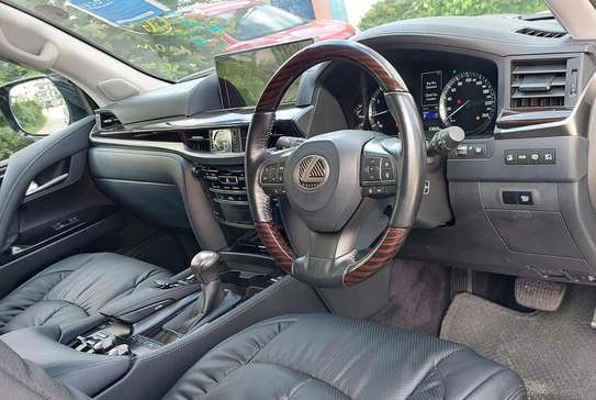 Lexus LX 570 2017 image 3