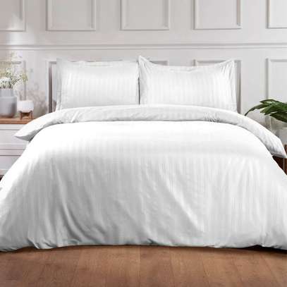 King-size super quality pure cotton white duvets image 3