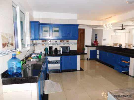 Serviced 3 Bed Apartment with En Suite in Nyali Area image 6