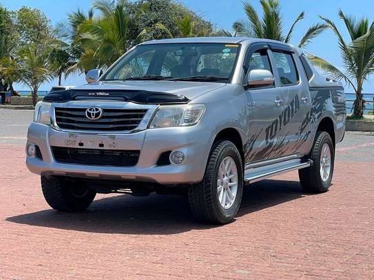 Toyota Hilux double cabin image 7