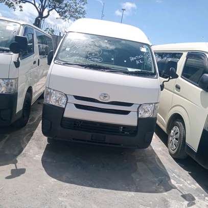 TOYOTA HIACE AUTO DIESEL HIGH ROOF image 3