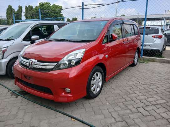 Toyota ISIS Red image 1
