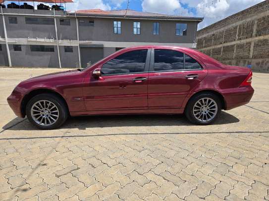Mercedes Benz c200 image 5
