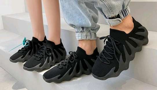 Yeeyz casual sneakers image 1