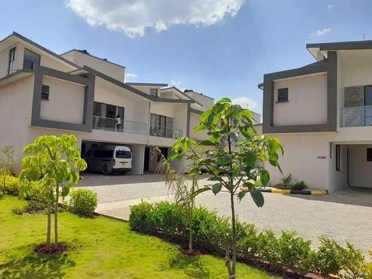 Unfurnished 4 bedroom Townhouse to let in Syokimau image 2