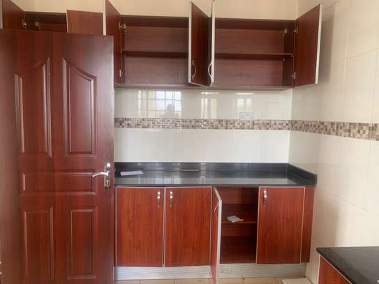 2 bedroom apartment master Ensuite available image 2