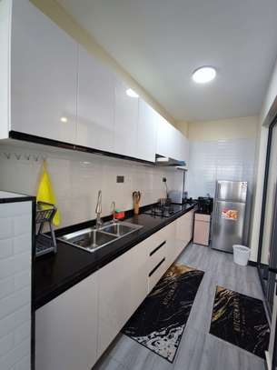 Serviced 1 Bed Apartment with En Suite at Wood Avenue image 5