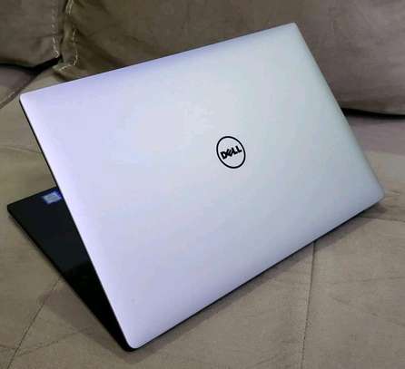 Dell PRECISION 5510 laptop image 2