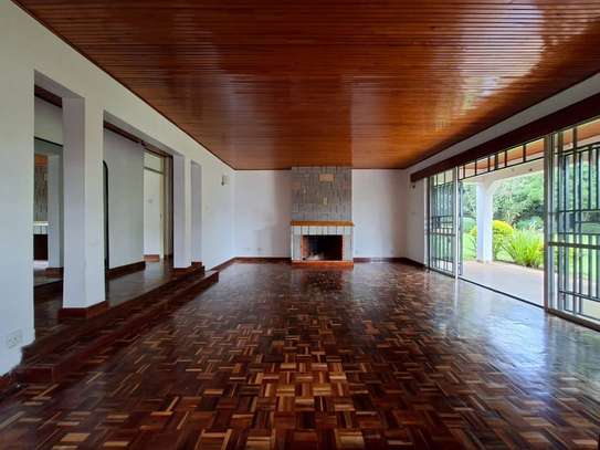 4 Bed House with En Suite at Crescent image 5