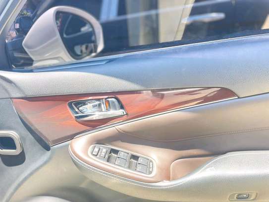 TOYOTA CROWN ROYAL SALON 2013MODEL image 2