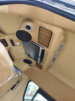 Toyota Hiace 9l manual diesel silver 2018 image 7