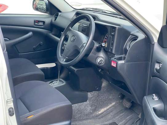 Toyota Noah black color fully loaded 2018 model image 2