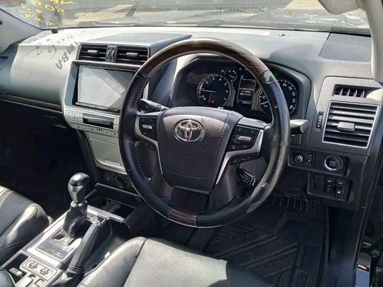 Toyota landcruiser Prado image 9