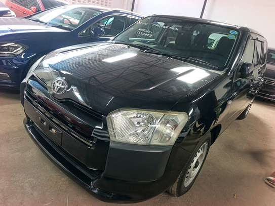Toyota succeed TxG black image 7