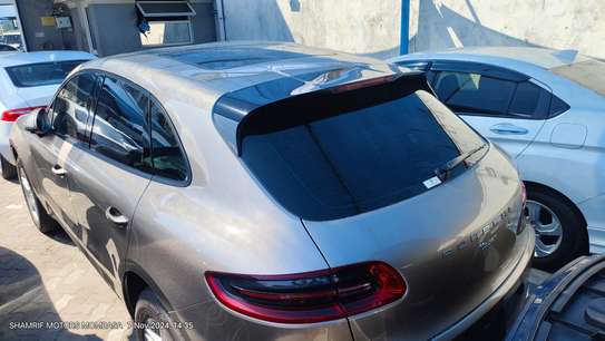 Porsche Macan gold 2018 image 11