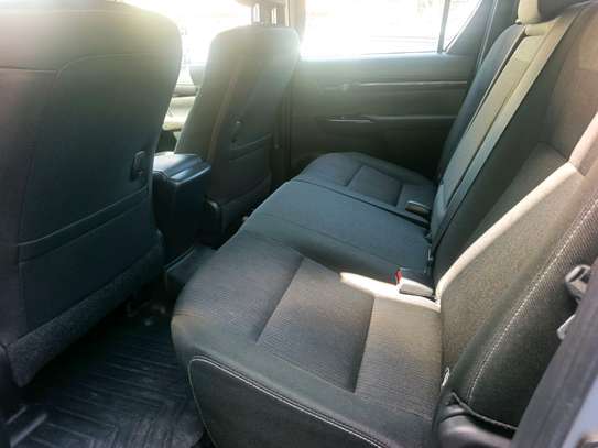 Toyota hilux double cabin image 7