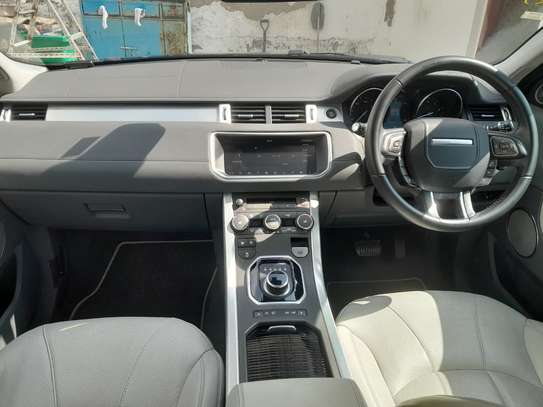 Land Rover  Evogue image 4